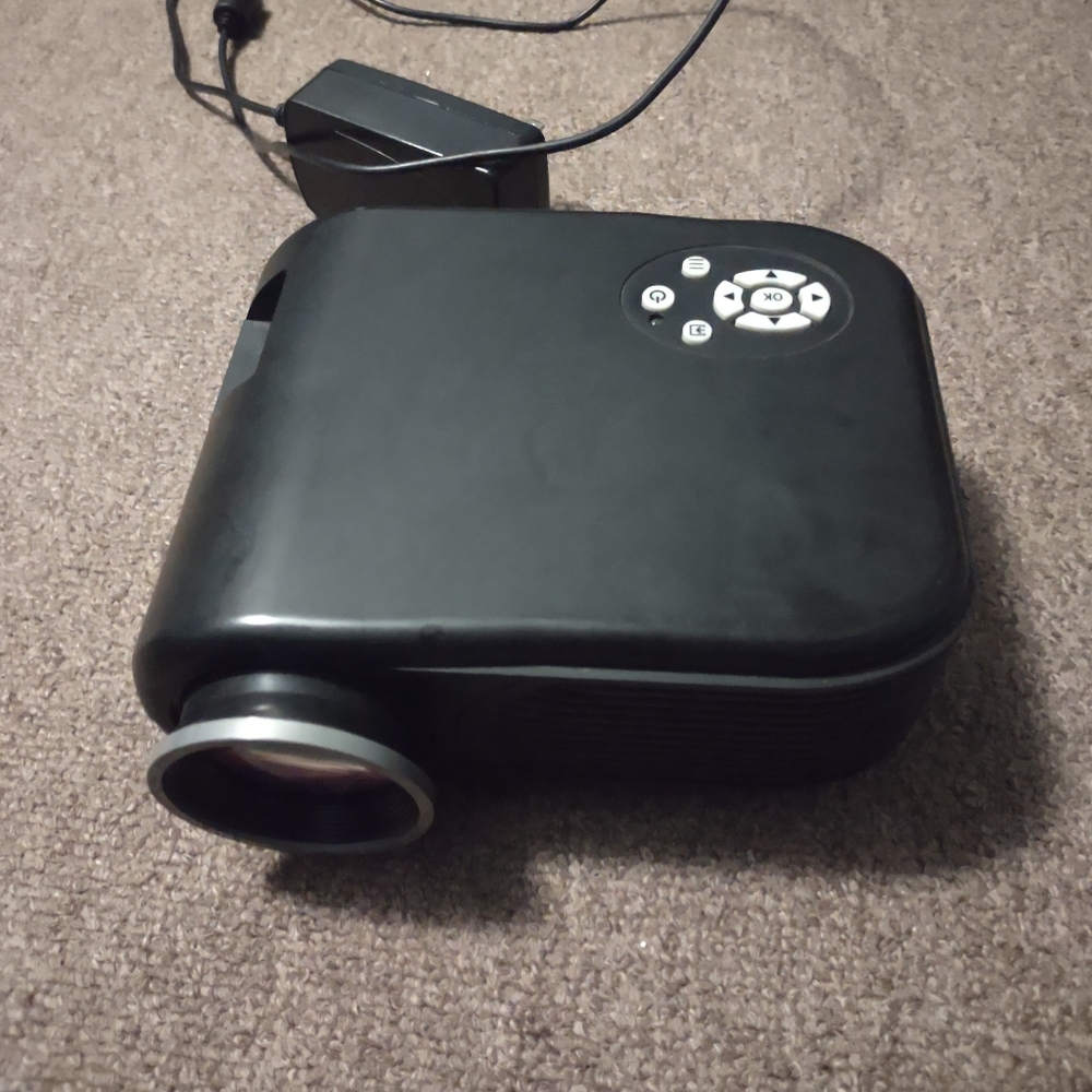 Xinda projector. Used liked new.
